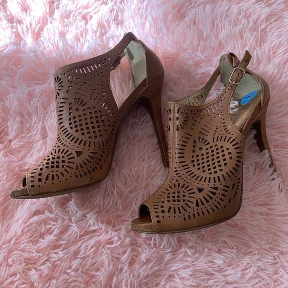 Jessica Simpson brown leather tribal 4” heels - Picture 1 of 5